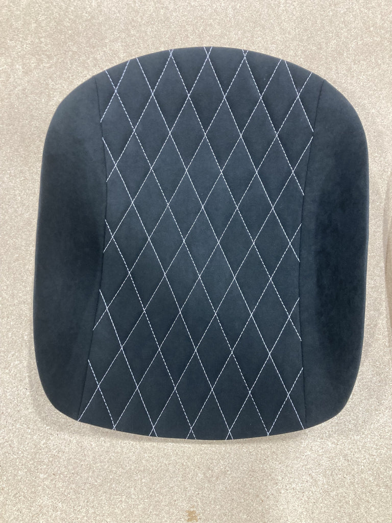 Tillett B5 seat pads set with silver diamond stitching